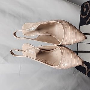 CHARLES BY DAVID Women's Amy Pump - 11m - Light pink